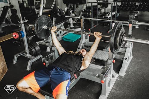 Rest-pause en musculation développé couché